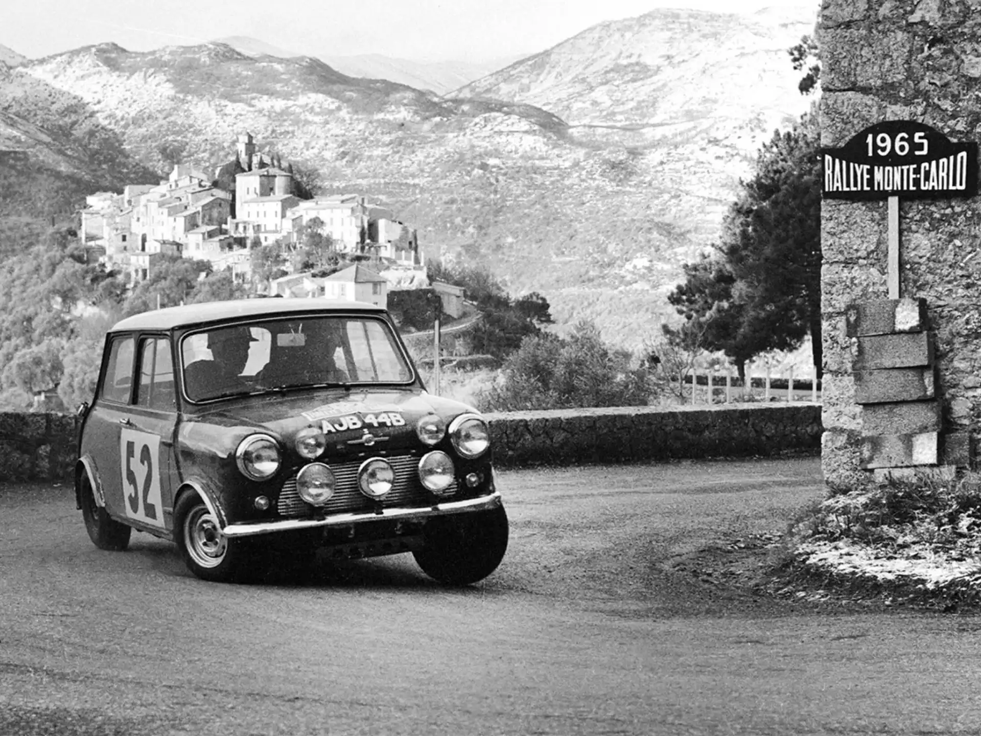 MINI John Cooper Works - Mini on Race
