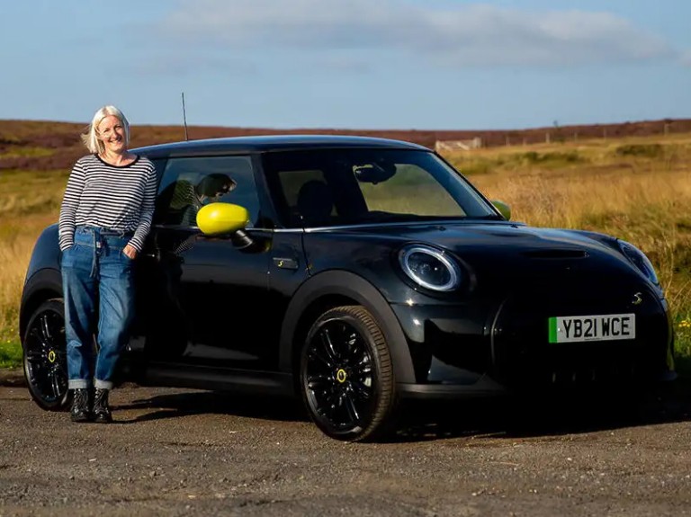 MINI Electromobility - charging - Iola story