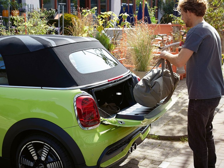 MINI Convertible – easy load – luggage space
