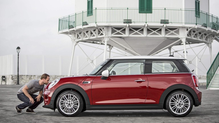 MINI 3-Door Hatch – red – side view